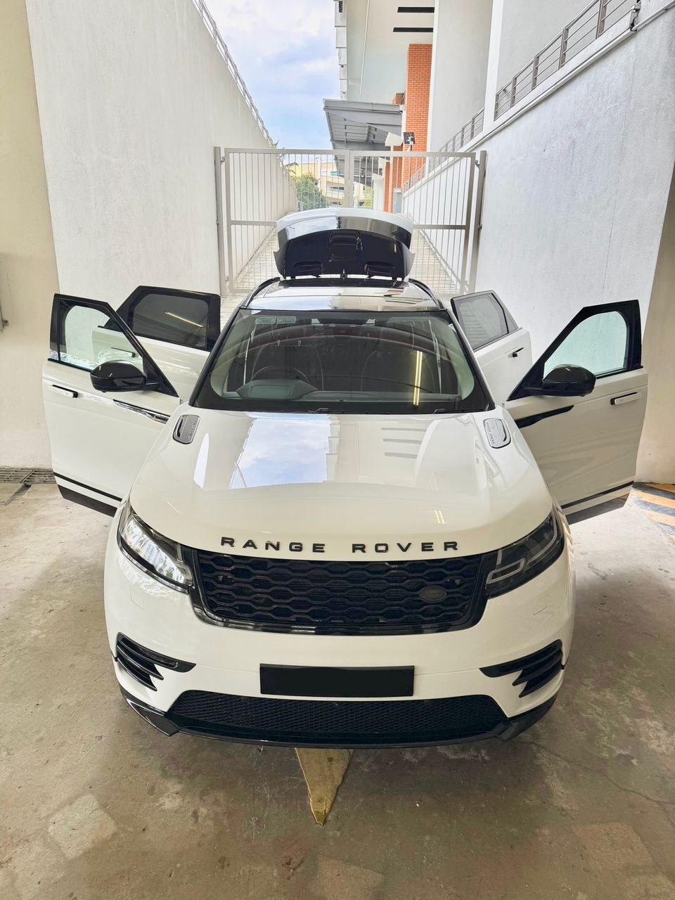 2017 Range Rover Velar D300 photo 13